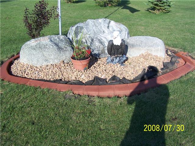 edging for lawns with rocks